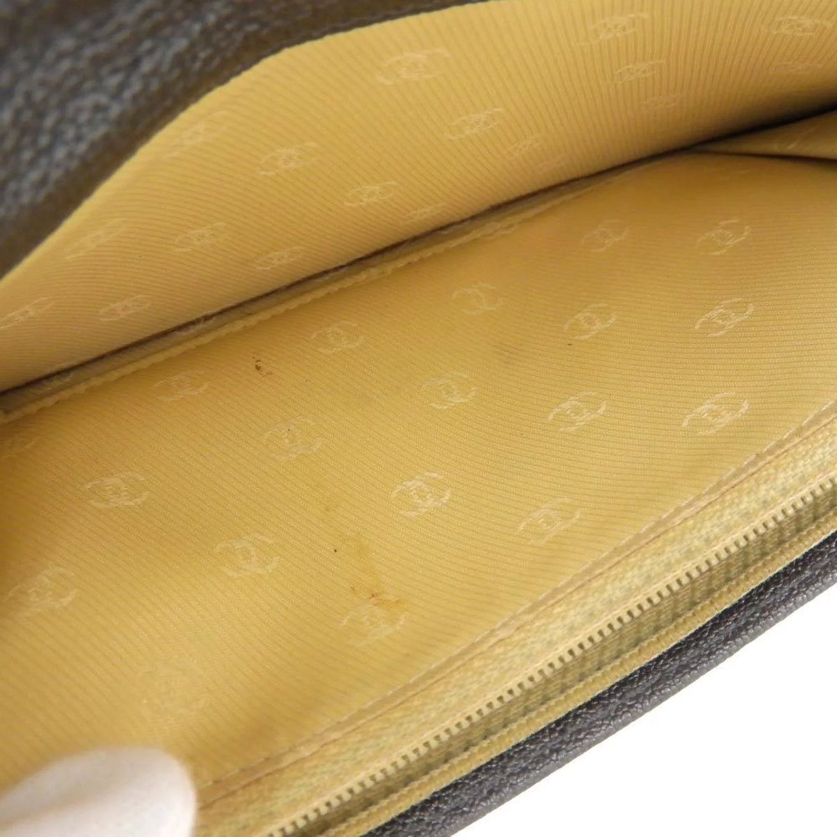 Pre-Owned Chanel CHANEL here mark bi-fold long wallet metallic lambskin gray No. 11 with seal (Fair)